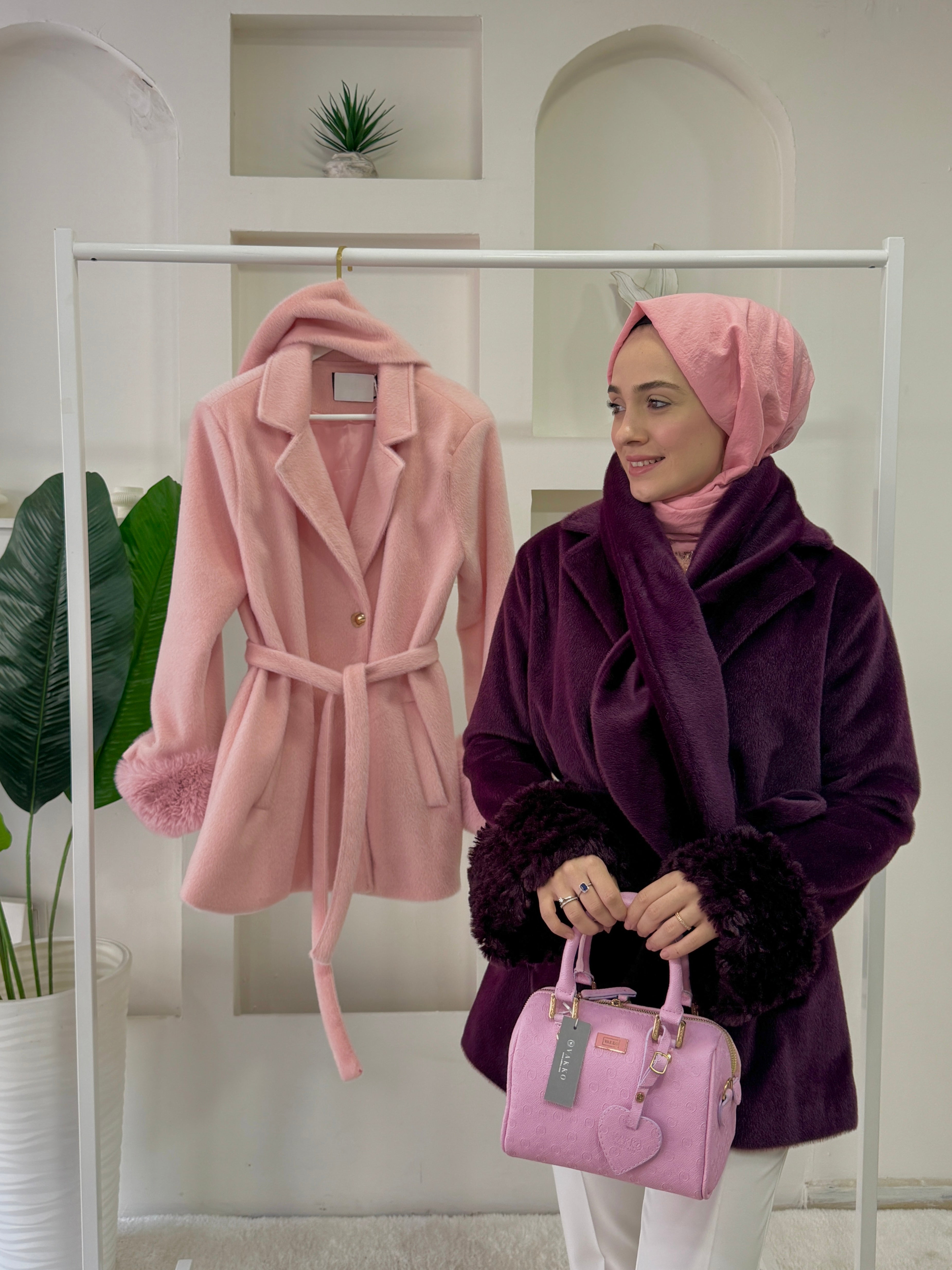 Yaka Fiyonklu Kürk Kaşe